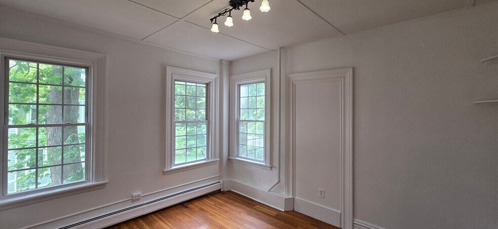 Building Photo - 221 Broadway