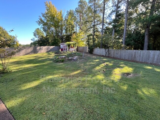 Building Photo - 384 Walnut Trace Dr