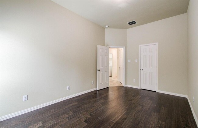 Building Photo - 5015 Crystal Wind Ln