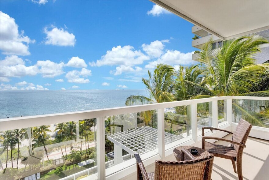 Building Photo - 4391 Collins Ave