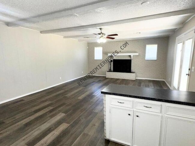 Building Photo - 3041 SW 40th Pl
