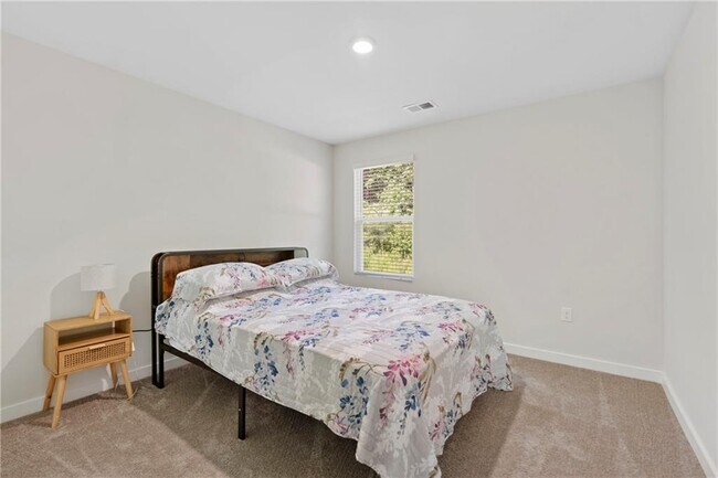 Building Photo - 3540 Station Dr