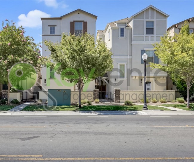 Building Photo - 487 McClatchy Way