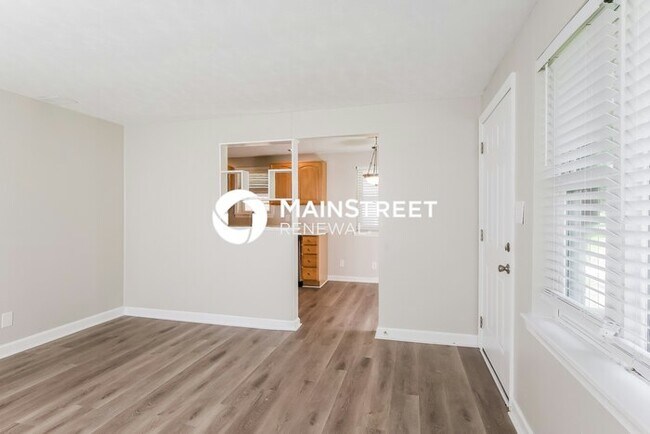 Building Photo - 3 Bedroom Pet-Friendly Home in LOUISVILLE, KY with Main Street Renewal