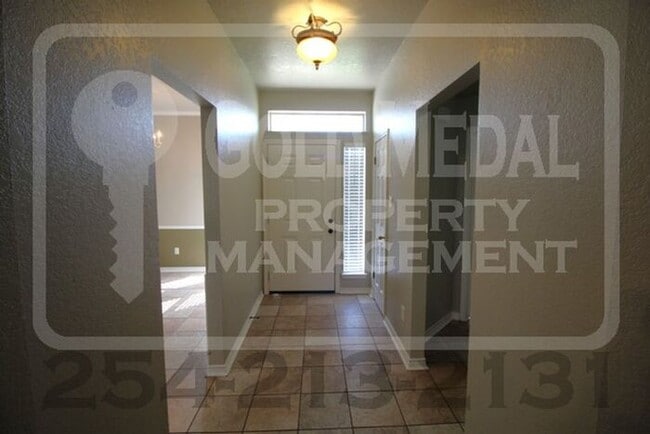 Building Photo - Lisa Lane Living – Simple, Smart & Ready for You!