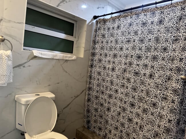 Building Photo - 240 NE 27th St