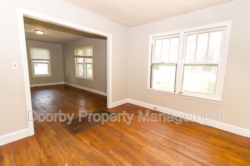 Building Photo - 3112 6th Ave