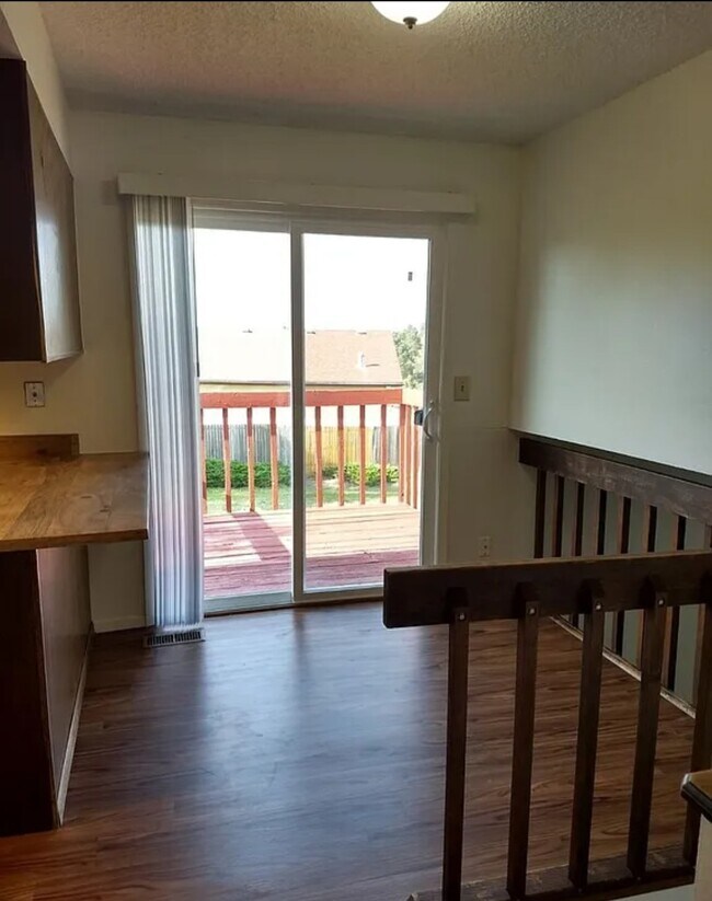 Building Photo - 2015 Chapel Hills Dr