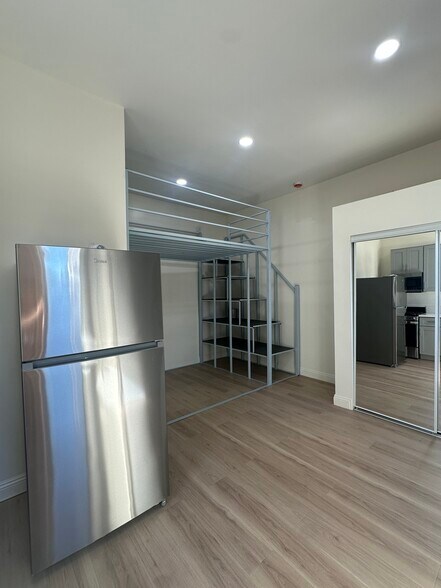 Building Photo - 1223 Elden Ave