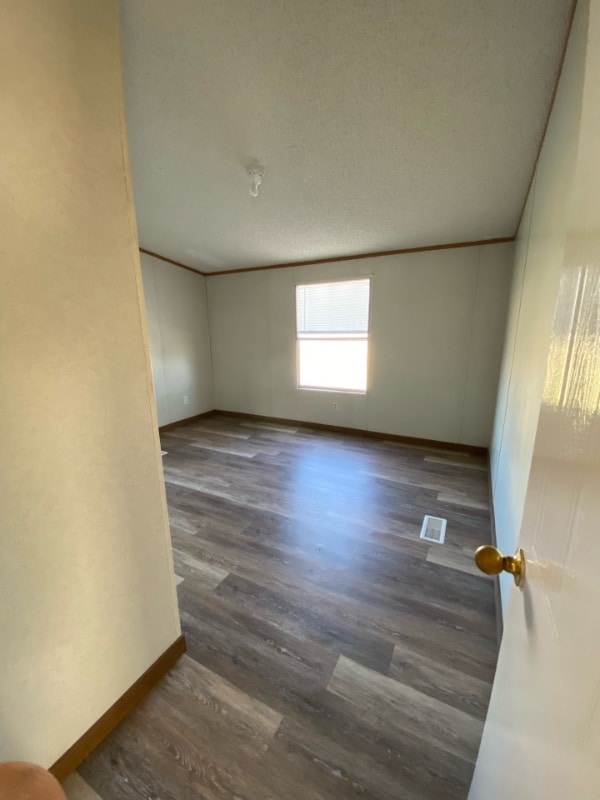 Building Photo - 103 Valley View Ct