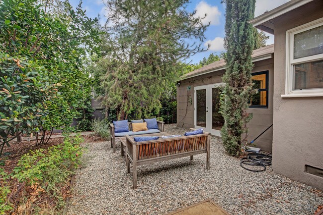 Building Photo - 16943 Hartland St