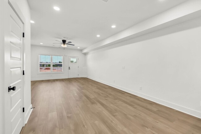 Building Photo - 356 Front Rdg Cir