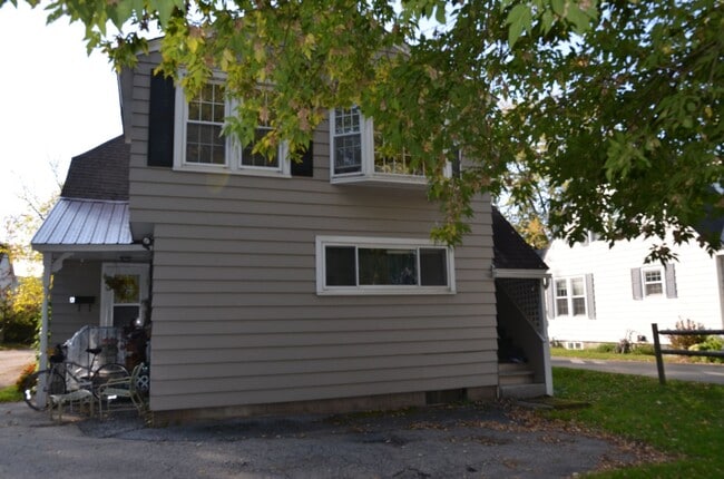 Building Photo - 3 Dion St