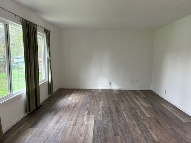 Building Photo - Charming Country Home in Petaluma – 4 Bed, 2 Bath |