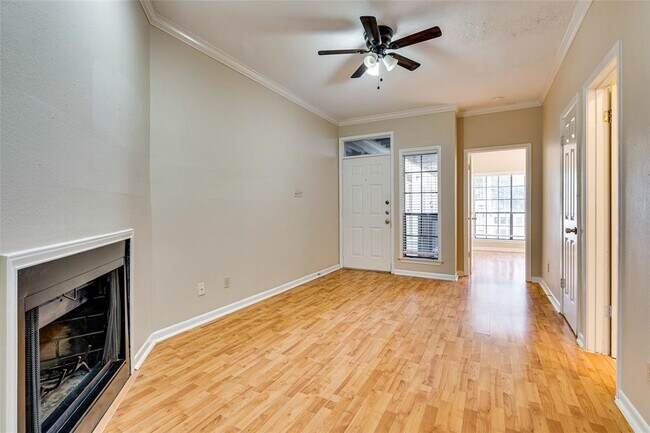 Building Photo - 715 W 22 1/2 St
