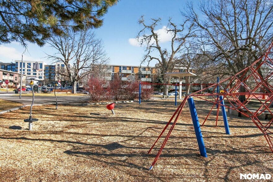 Building Photo - 2500 S York St