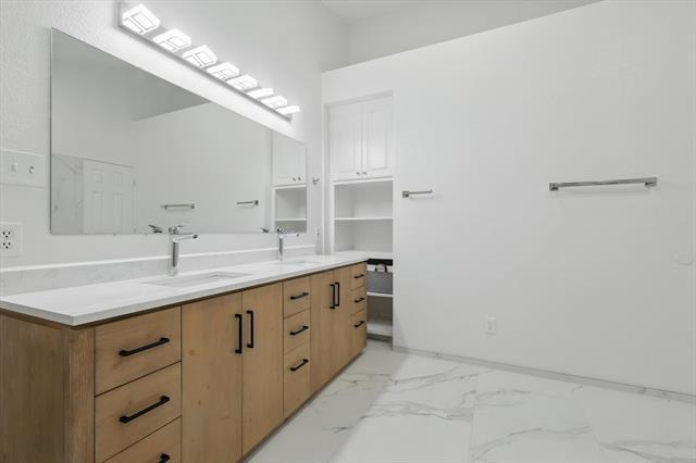Building Photo - 2413 Oak Brook Dr