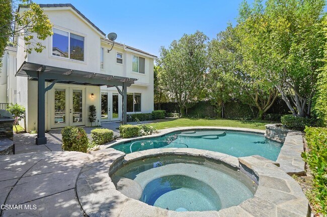 Building Photo - 6077 Mandeville Pl