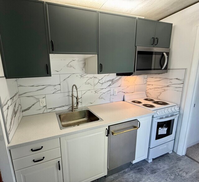 Building Photo - 160 N Lakeview Dr