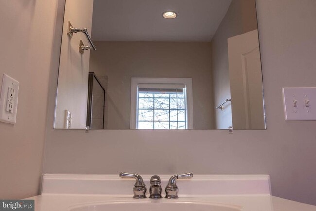 Building Photo - 204 Seneca Way