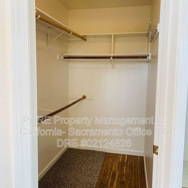 Building Photo - 5004 Hidden Meadow Way