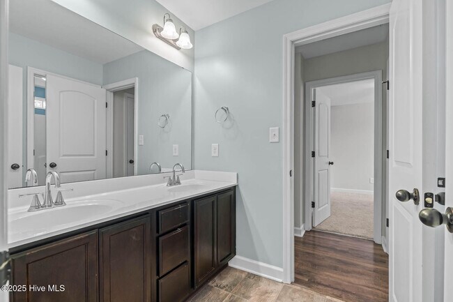 Building Photo - 106 Shallow Ct