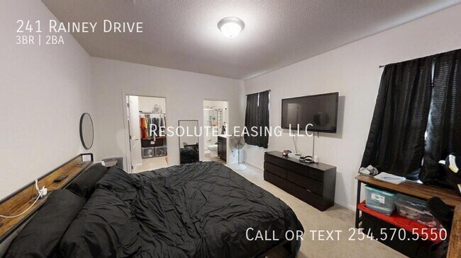 Building Photo - 241 Rainey Dr