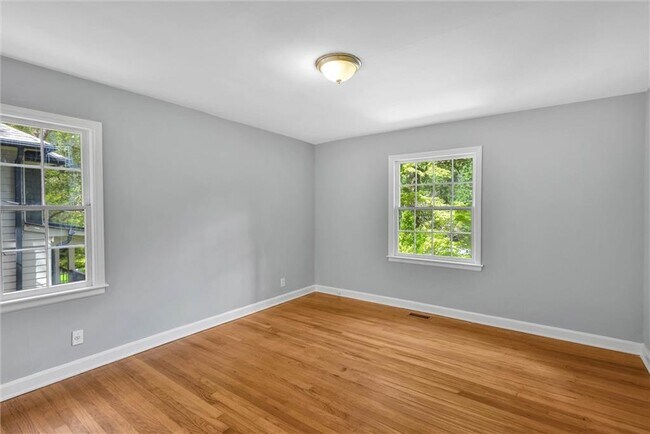 Building Photo - 1857 Fern Creek Ln NE