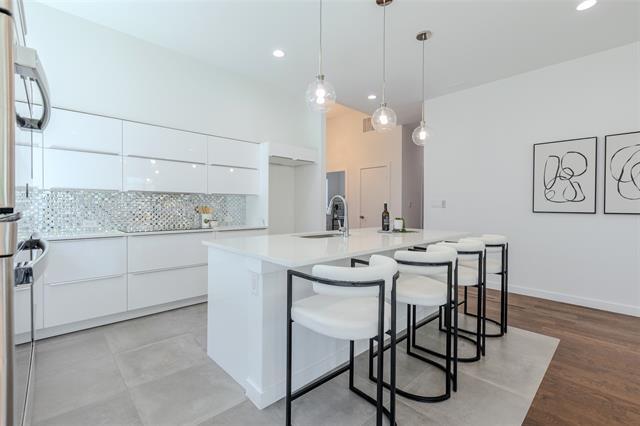 Building Photo - 9742 Sunset Dr