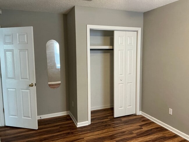 Building Photo - 1414 Jane St