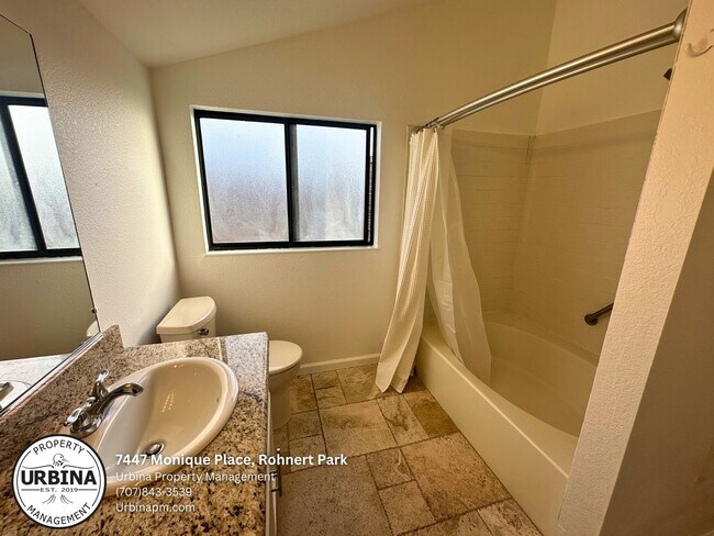 Building Photo - Beautiful 3-Bedroom Home with a Sparkling ...