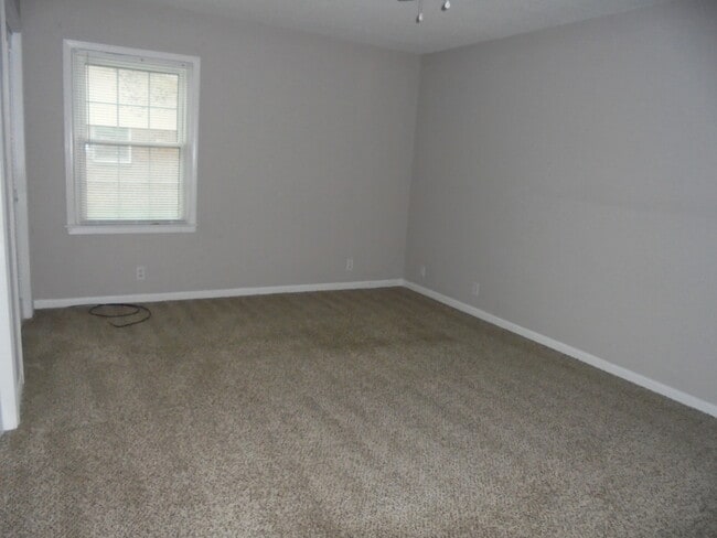 Building Photo - 402 Melbourne Dr