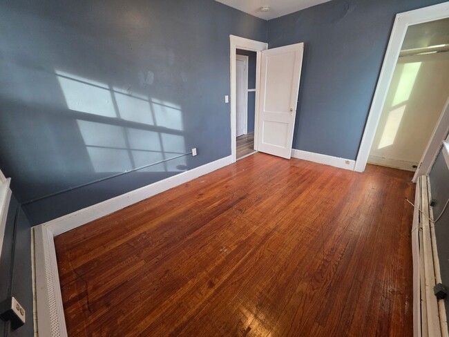 Building Photo - 45 Gifford Ave