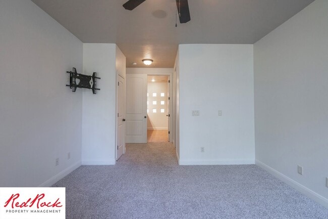 Building Photo - Remarkable 3 Bedroom Condo Next to Sunbroo...