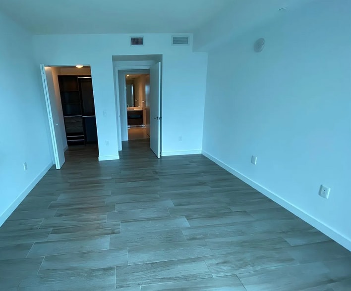 Building Photo - 1100 S Miami Ave