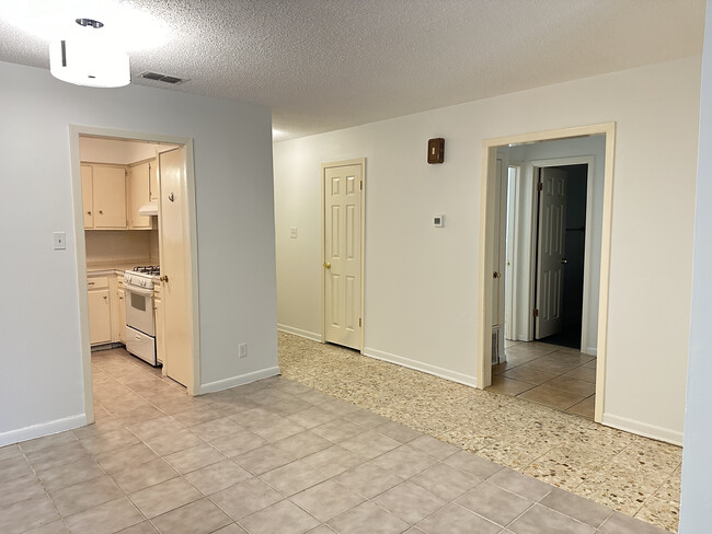 Building Photo - 2701 Sweeney Ln