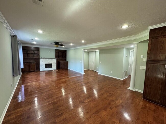 Building Photo - 4895 Evergreen Valley Way