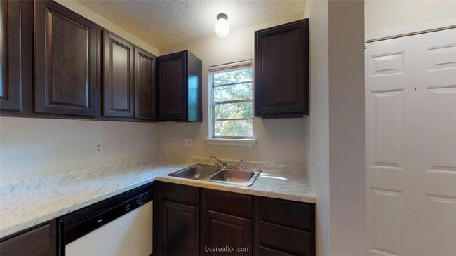 Building Photo - 918 Navarro Dr