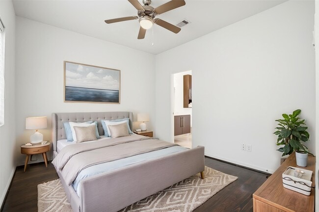 Building Photo - 4704 Crawford St