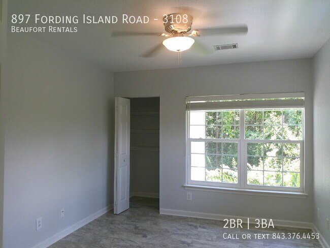 Building Photo - 897 Fording Island Rd