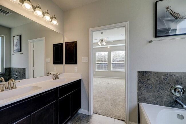 Building Photo - 314 Moonwalk St