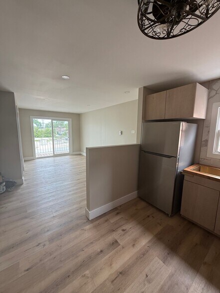 Building Photo - 1506 W 127th St