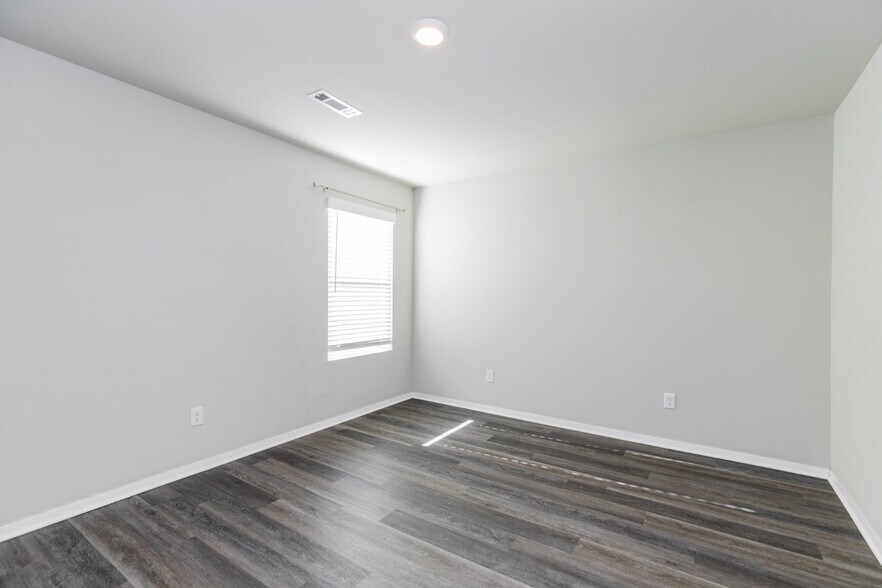 Master Bedroom - 3707 S 1st Pl