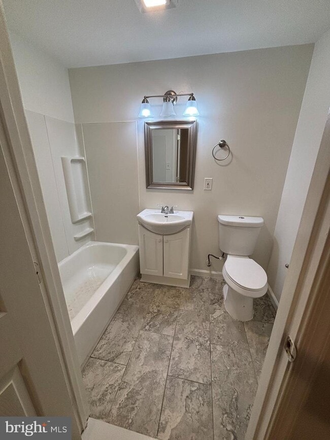 Building Photo - 2900 Madeira Ct