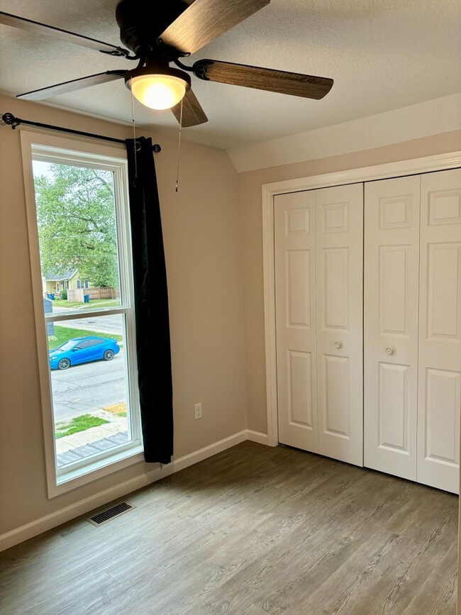 Building Photo - 925 W Market St