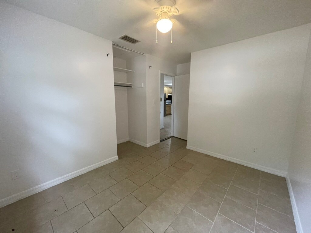 Building Photo - 702 Plumosa Ave