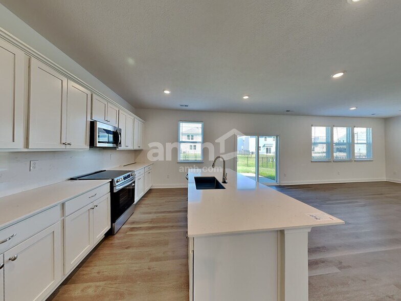 Building Photo - 206 Rustic Barn Ct