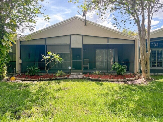 Building Photo - 556 Woodgate Cir