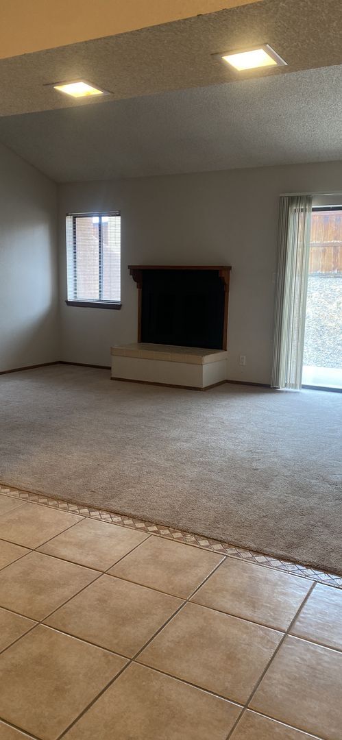 Building Photo - 5200 Villa View Dr