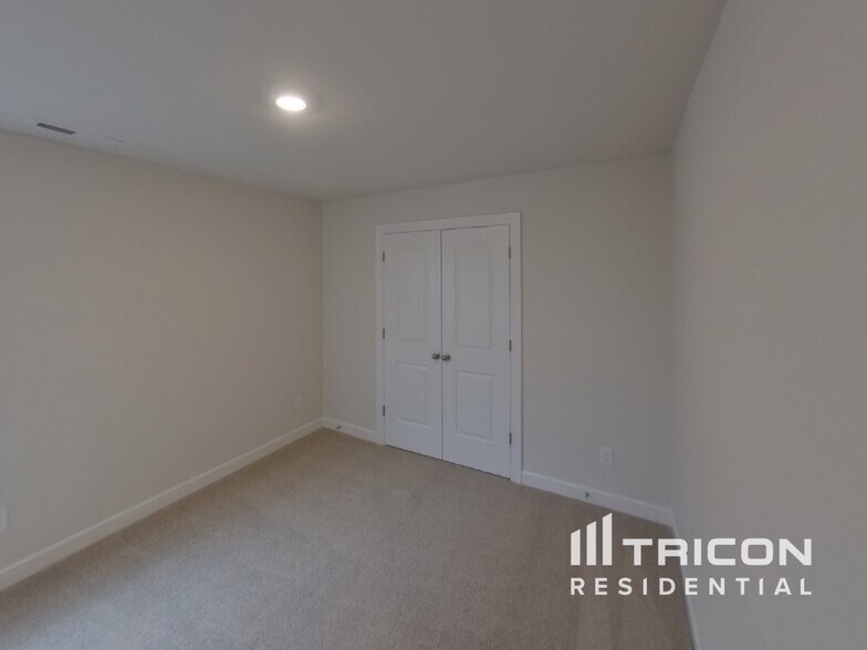 Building Photo - 2404 Nabali Wy